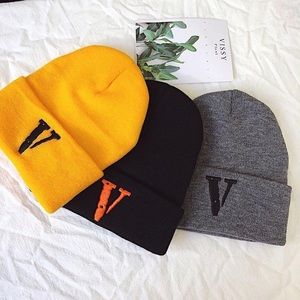 VLONE BEANIE BLACK